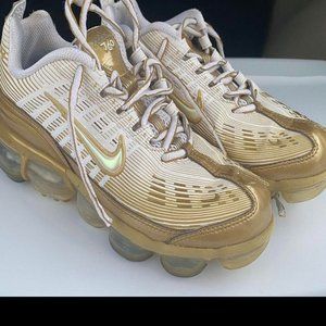 Nike Air VaporMax 360 White Metallic Gold. Women's size 7